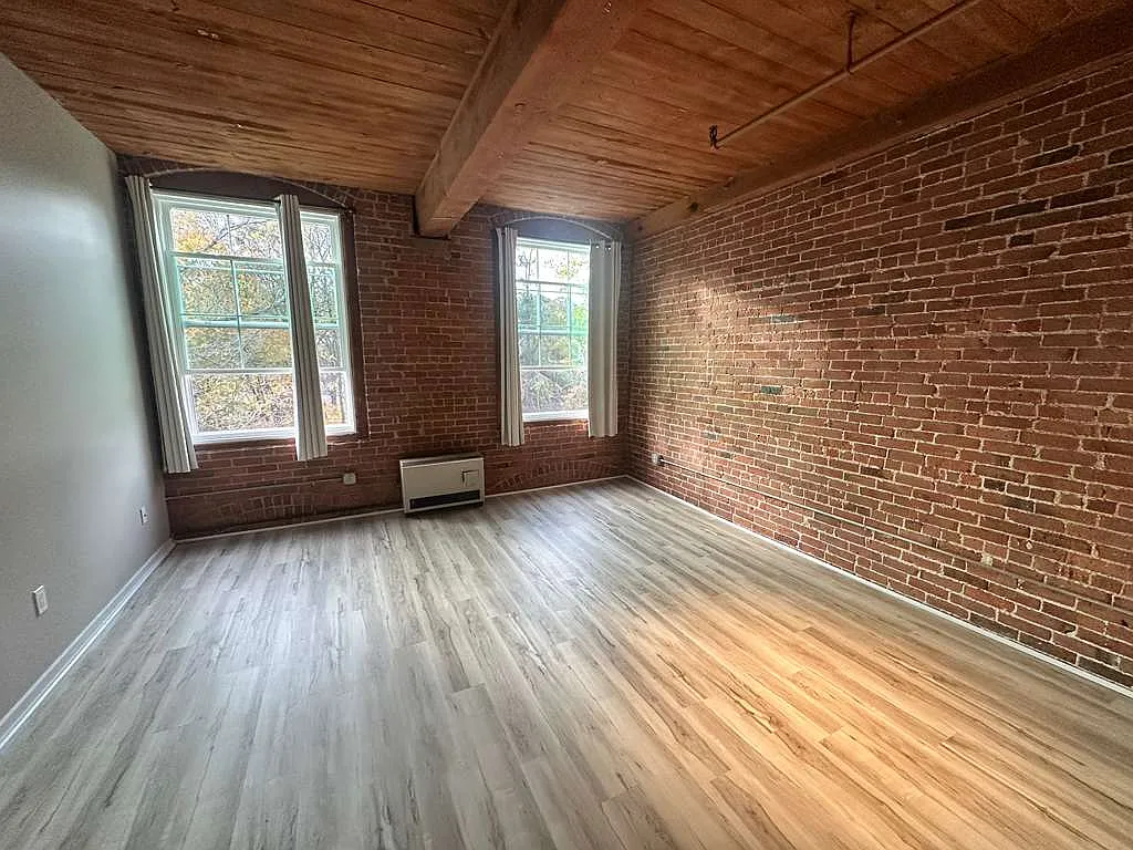 1 bed, 700 sqft, $1,500 — Photo 2