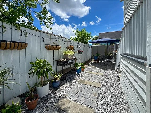 2308 N Johnson St — Photo 2