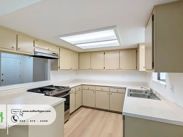 1027 Goodview Way — Photo 6
