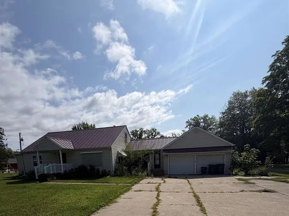 206 Flatiron Dr, Columbus Junction, IA 52738