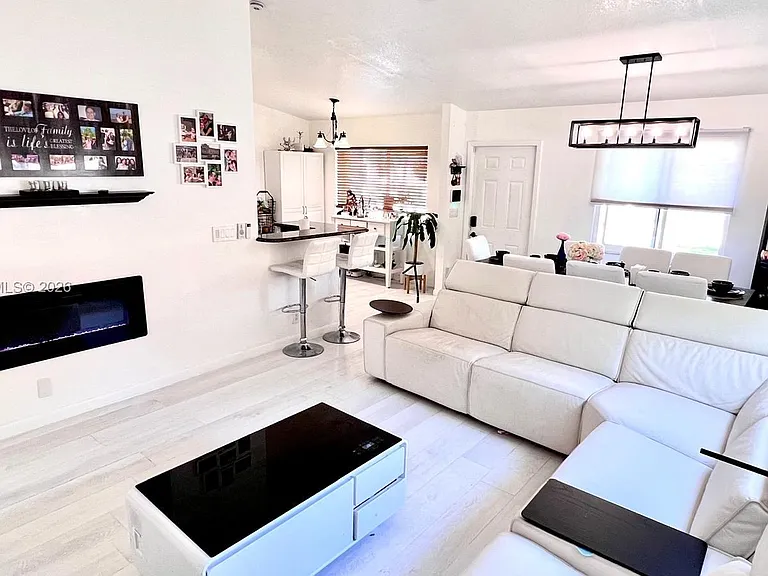 10669 Boca Entrada Blvd — Photo 2