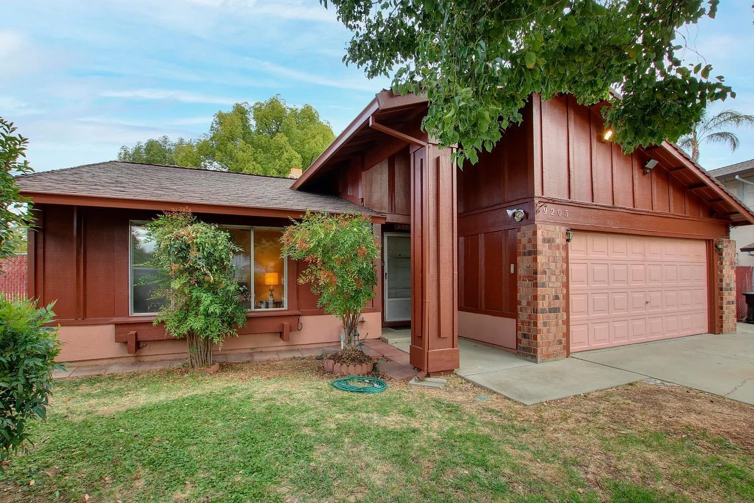9205 Parfait Dr photo 1