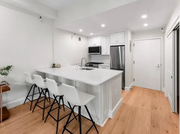 42 8th St APT 5214, Charlestown, MA 02129