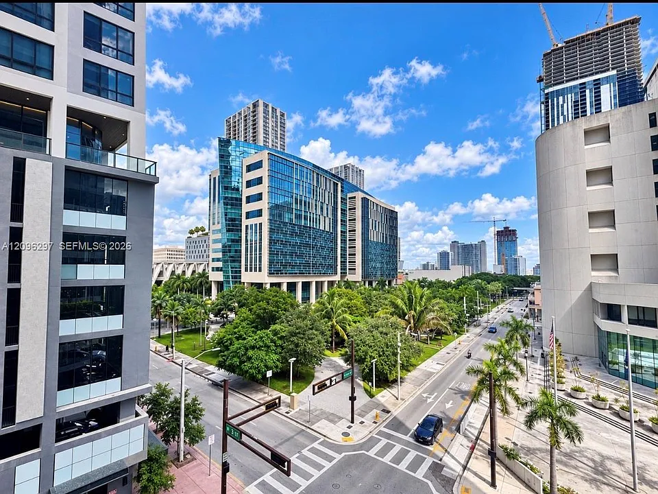 225 N Miami Ave #504