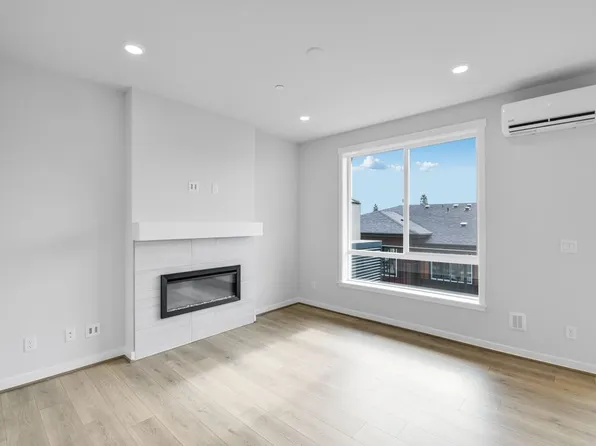 13211 NE 127th Way Unit D, Kirkland, WA 98034