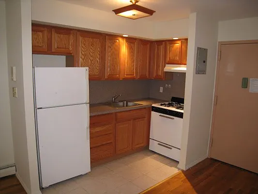 Rented by Alexiou Realty | media 2