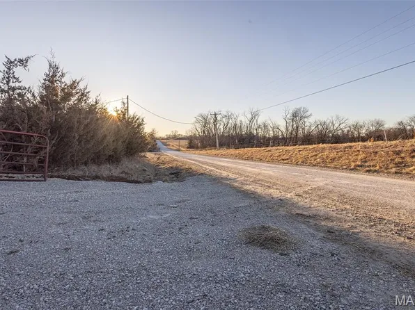 48883 Huntington Ln, Hannibal, MO 63401