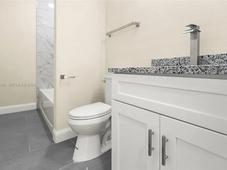 1043 Albert Ave — Photo 36