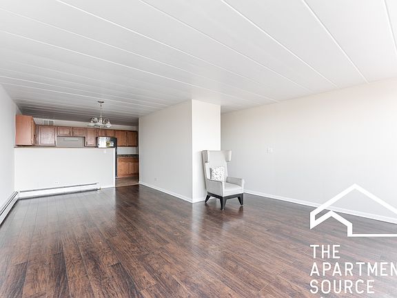 3rd image of 6031 N Kenmore Ave APT 7A