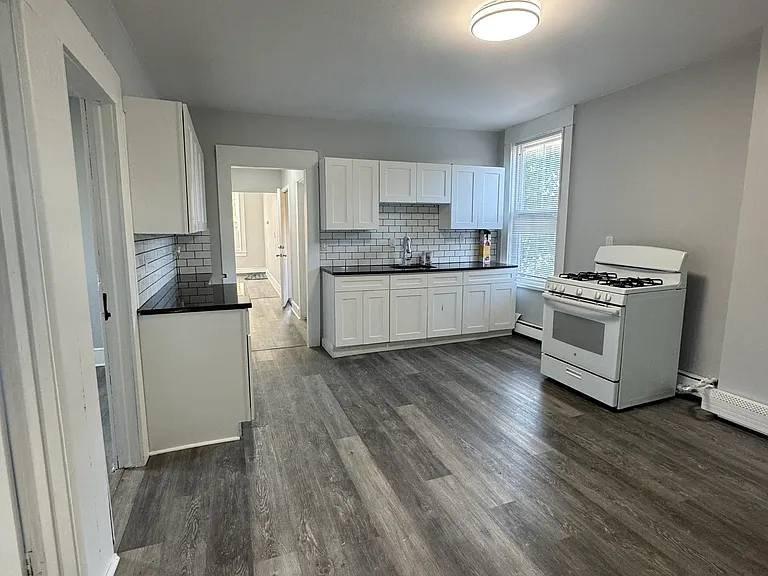 29 White St #3 — Photo 2