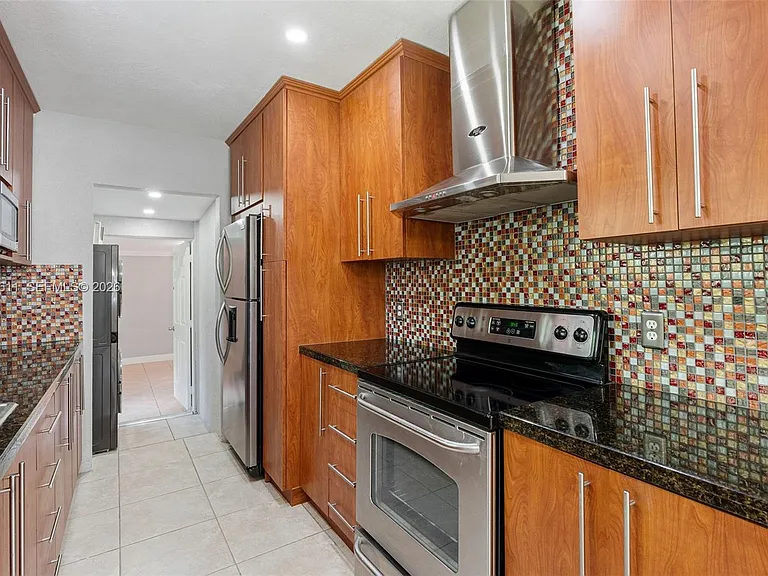 1025 Sylvania Blvd — Photo 9