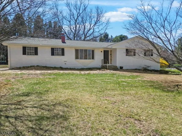 33 Kim Ln, Washington Twp., NJ 07840