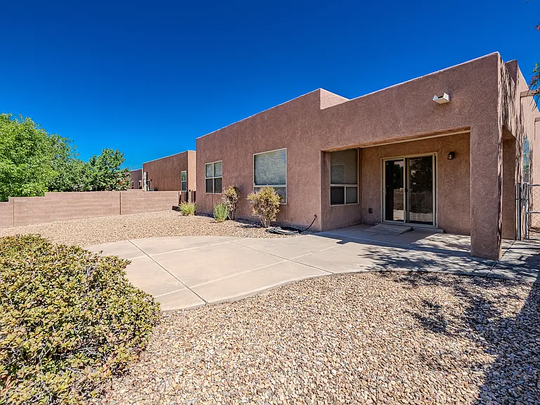1124 Calle Corvo NE — Photo 48