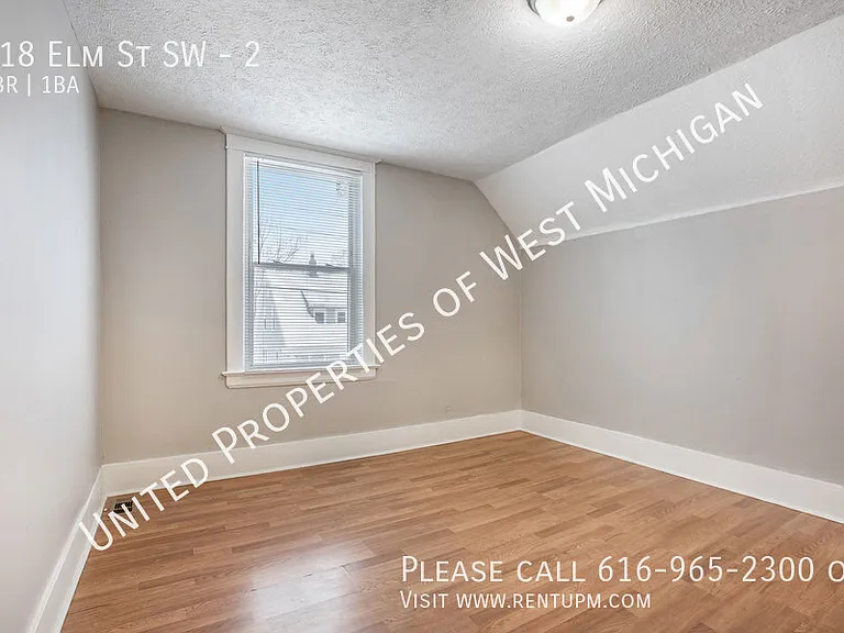 118 Elm St SW #2 — Photo 5