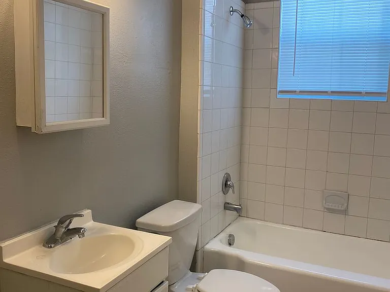 240 Princeton Ave #B — Photo 9