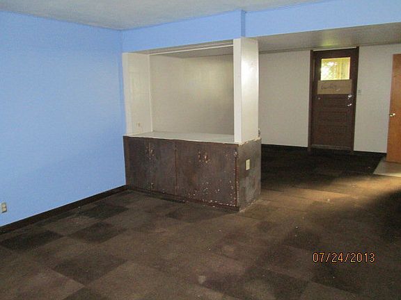 4th image of 8 N Long St