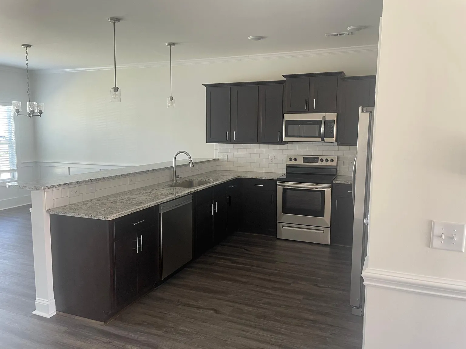3 bed, 2.5 bath, 1684 sqft, $1,900 — Photo 4