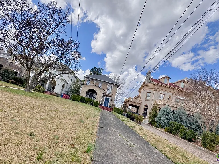 633 College St — Photo 19