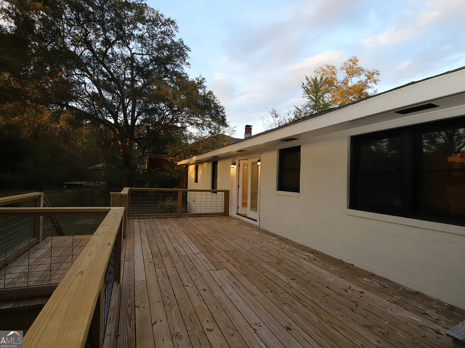 3 bed, 2.0 bath, 1226 sqft, $2,300 — Photo 2