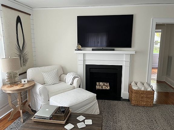 Livingroom with fireplace