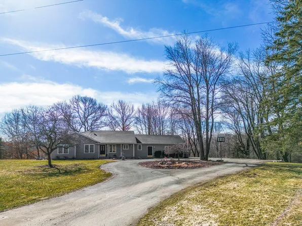 13900 Clear Creek Dr NE, Lowell, MI 49331