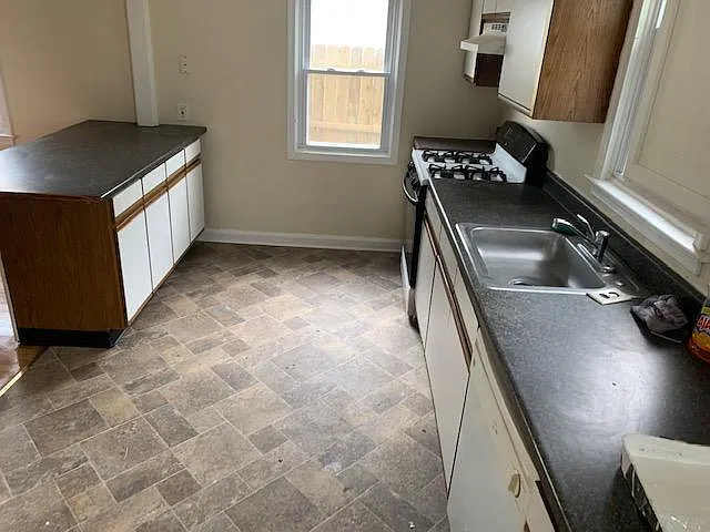 207 Jefferson Ave — Photo 2