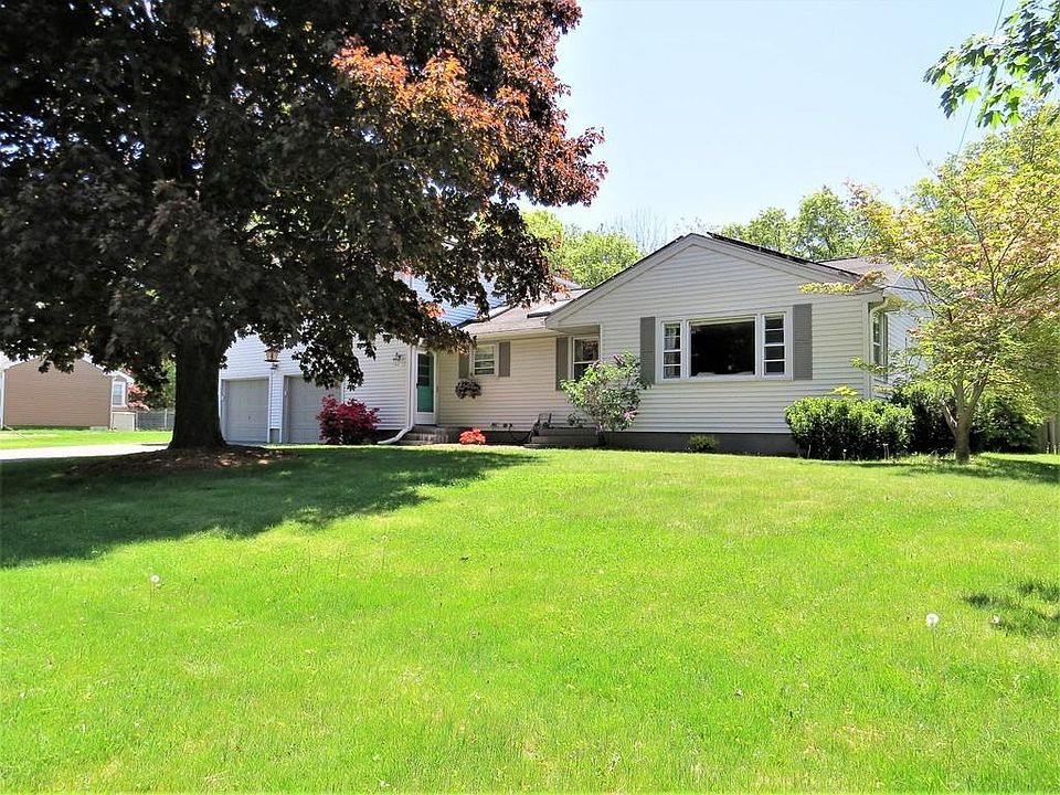1st image of 5 Bedford Dr