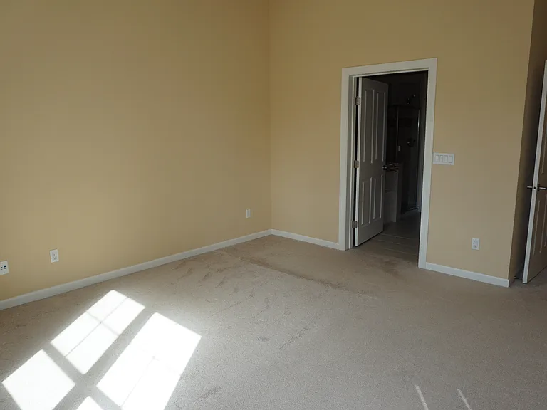 706 123rd Ave NE — Photo 32