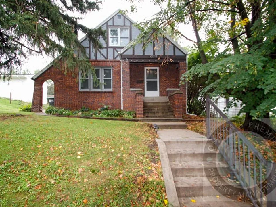 6011 Walnut St