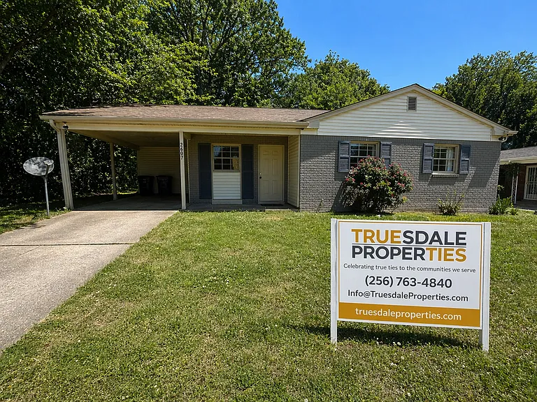 2207 Norwood Dr NW — Photo 1