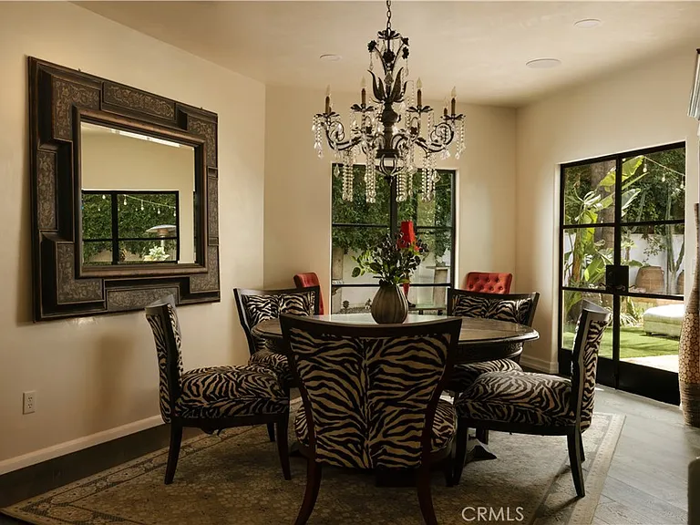 4909 Woodley Ave — Photo 7