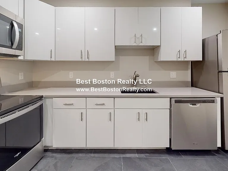 33 Portsmouth St #1L — Photo 2