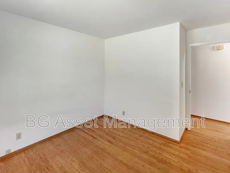 2672 Doidge Ave — Photo 11