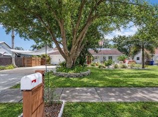 3959 Palau Dr, Sarasota, FL 34241