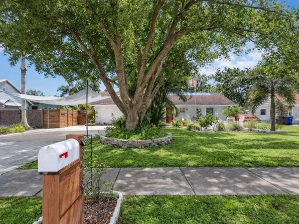 3959 Palau Dr, Sarasota, FL 34241