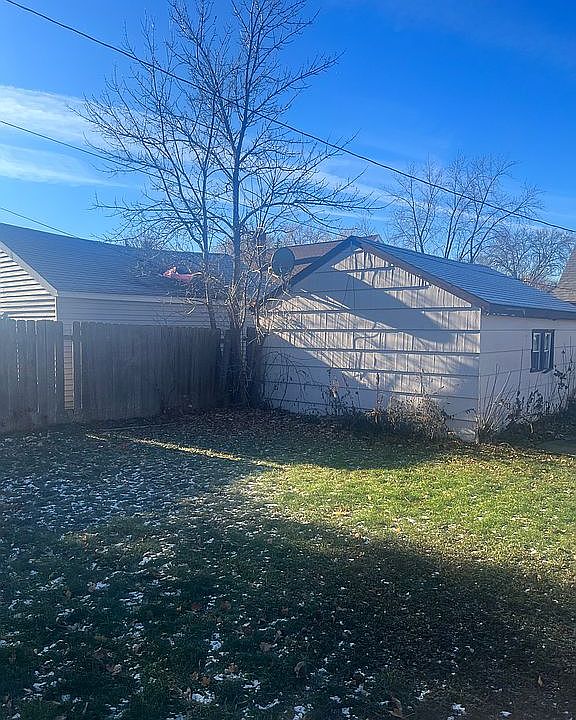 2nd image of 1090 Flandrau St