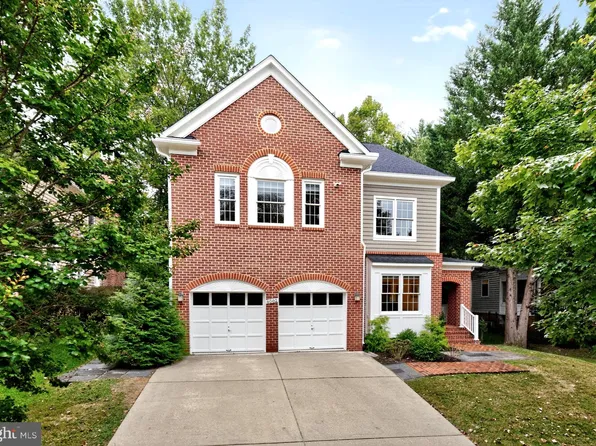 8002 Ellingson Dr, Chevy Chase, MD 20815