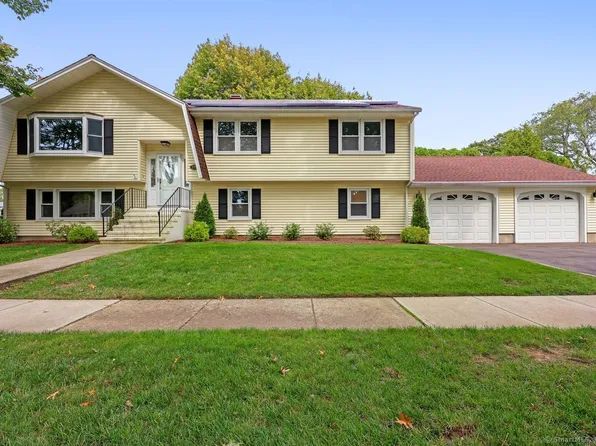 120 Sheffield Circle, Stratford, CT 06614