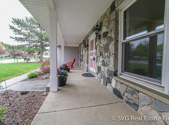 3rd image of 5341 Effingham Dr SE