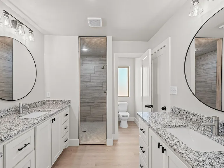 10517 East Cres #7400 — Photo 20