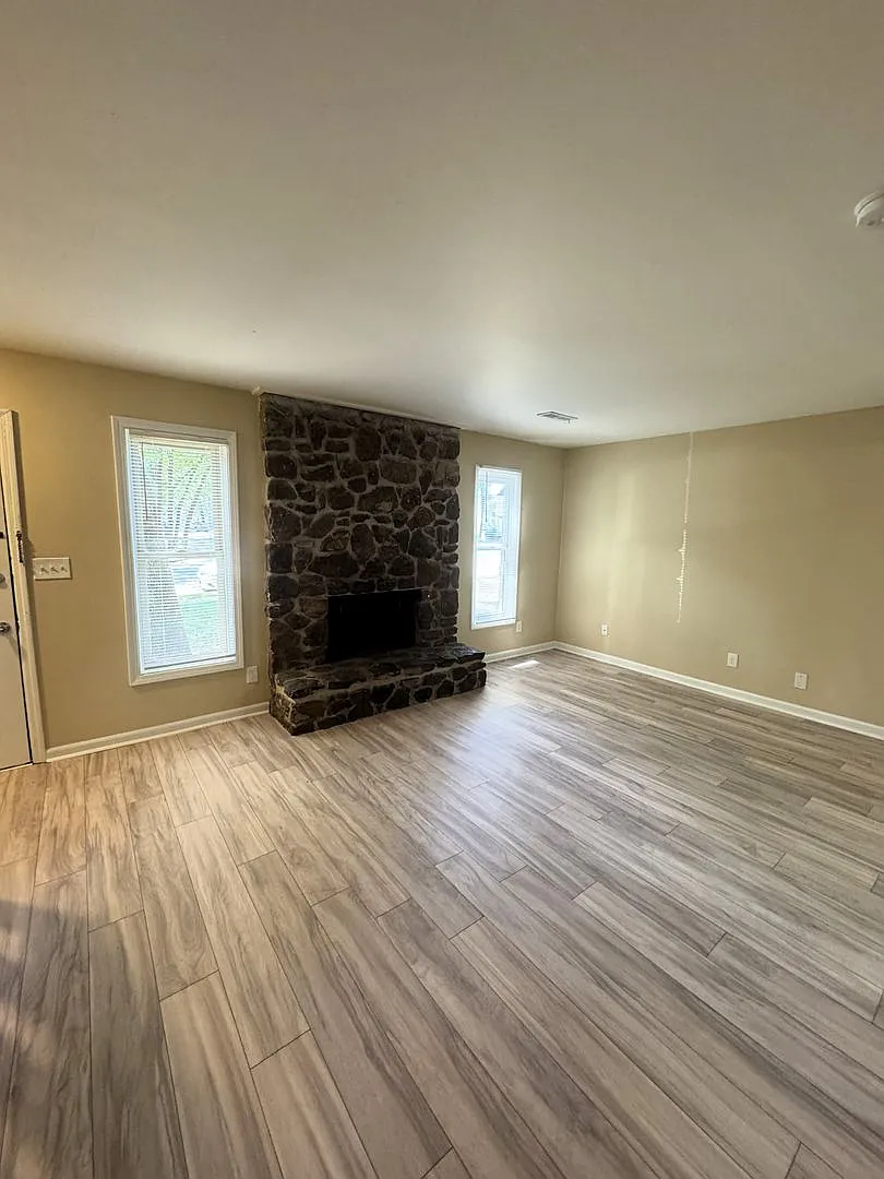 9006 Mahogany Row SE — Photo 3