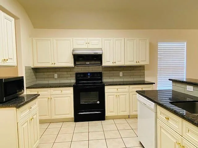 3010 Stonecross Ln — Photo 11