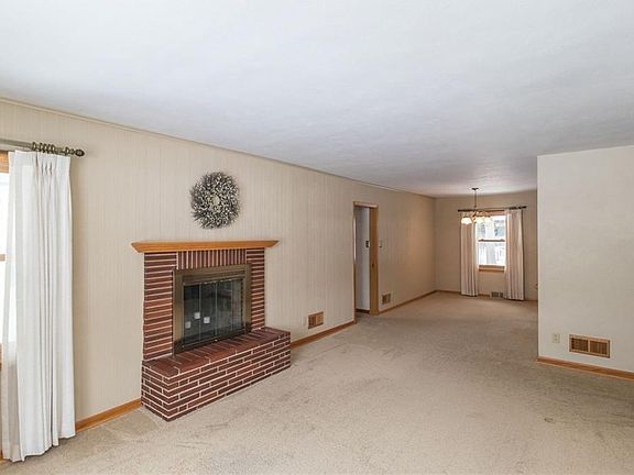 3rd image of 1329 Roosevelt Ave