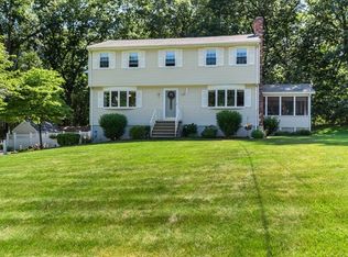 7 Strawberry Ln, Billerica, MA 01821