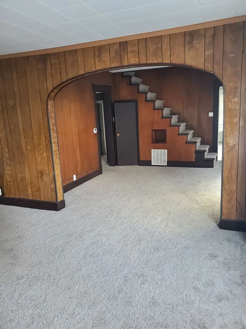 For Rent: 623 W 9th St. Spacious 3 Bedroom Home! Nice Porch! Pet Friendly! — Photo 1