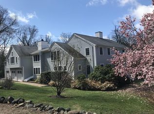 30 Hilltop Dr, Wenham, MA 01984