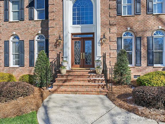 5th image of 7408 Willesden Ln
