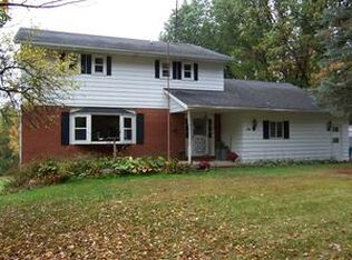5221 N Shore Dr, Lapeer, MI 48446