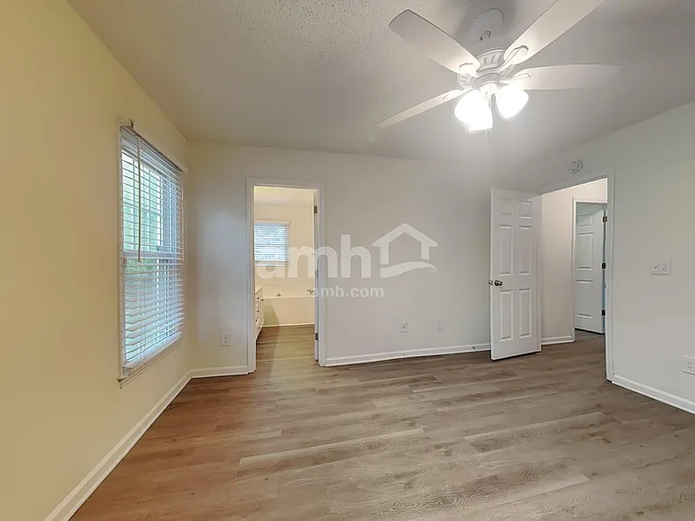 2335 Fosterdale West Ln — Photo 9