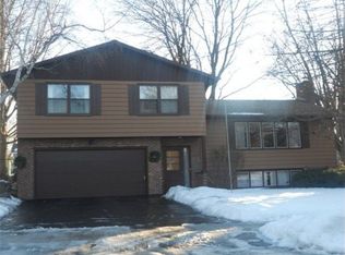 7017 Cardinal Dr, Middleton, WI 53562